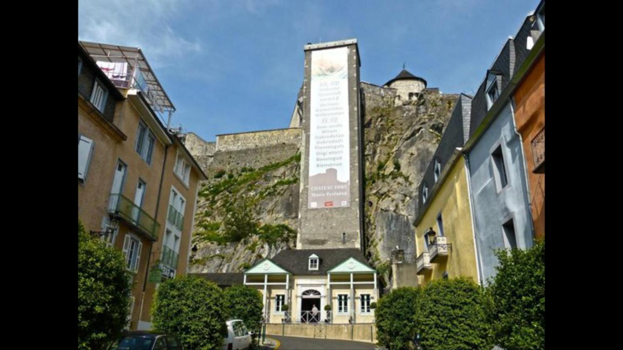 Logis Hotel Castel De Mirambel Lourdes Exterior foto
